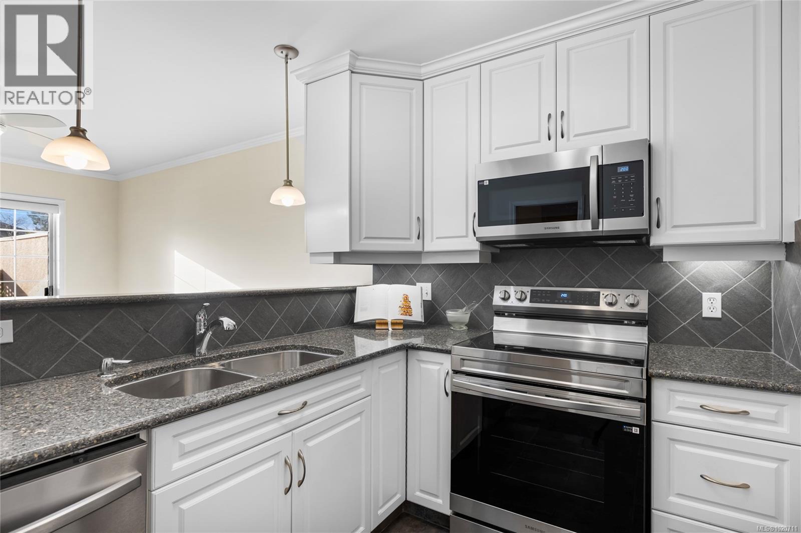 63 901 Kentwood Lane, Saanich