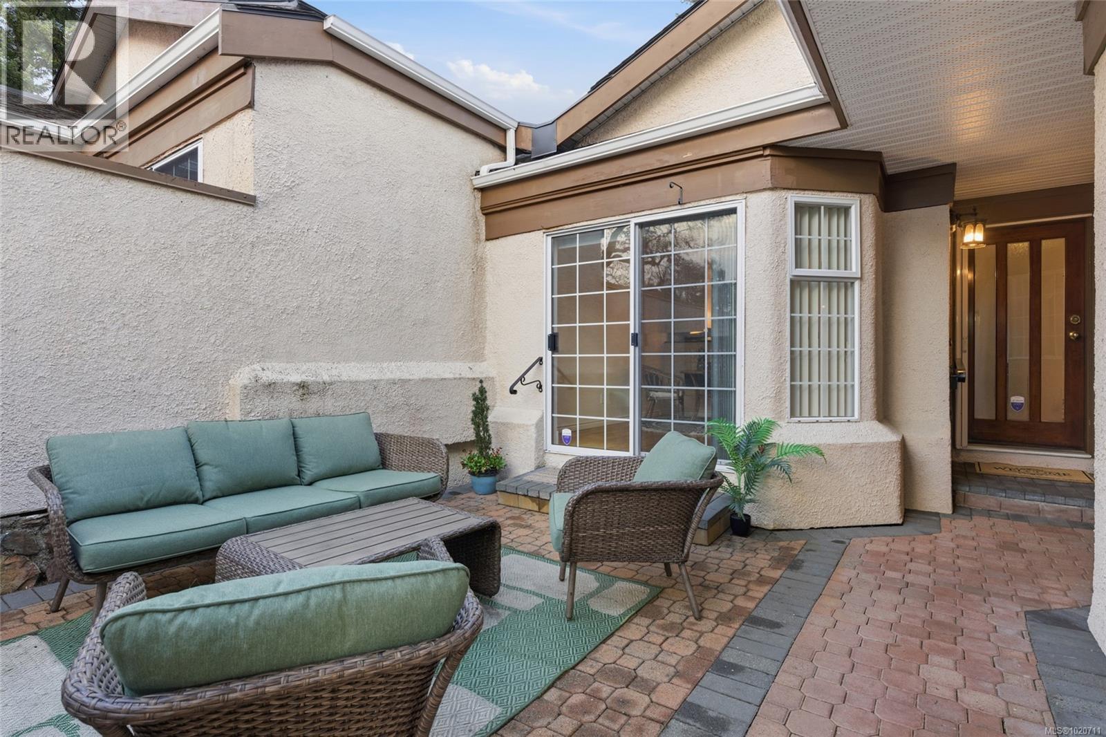 63 901 Kentwood Lane, Saanich