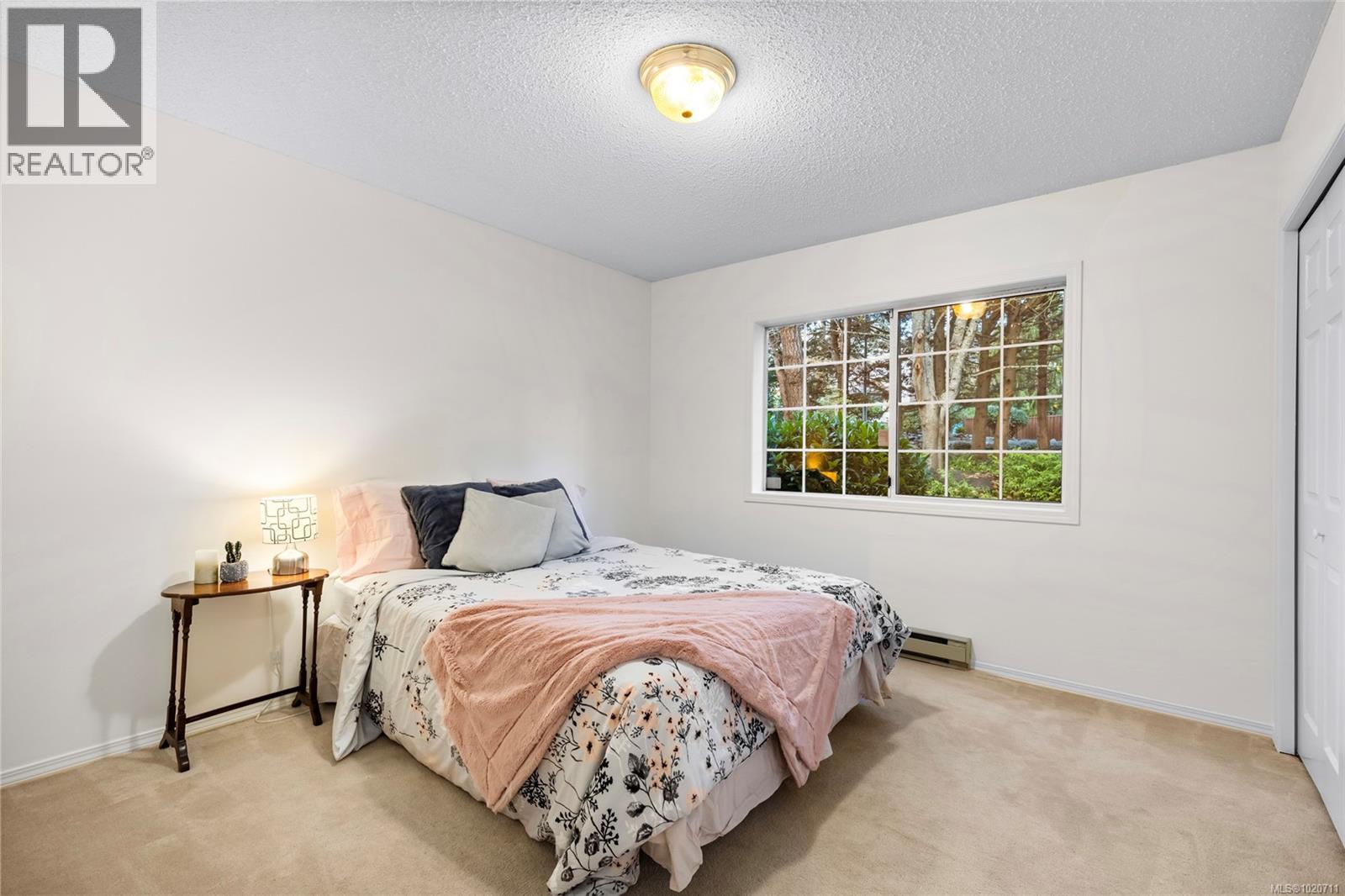 63 901 Kentwood Lane, Saanich