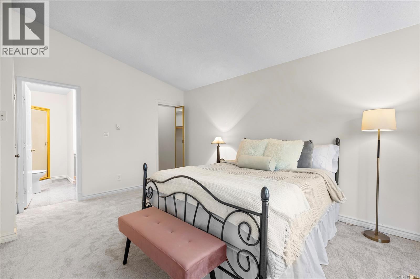 63 901 Kentwood Lane, Saanich