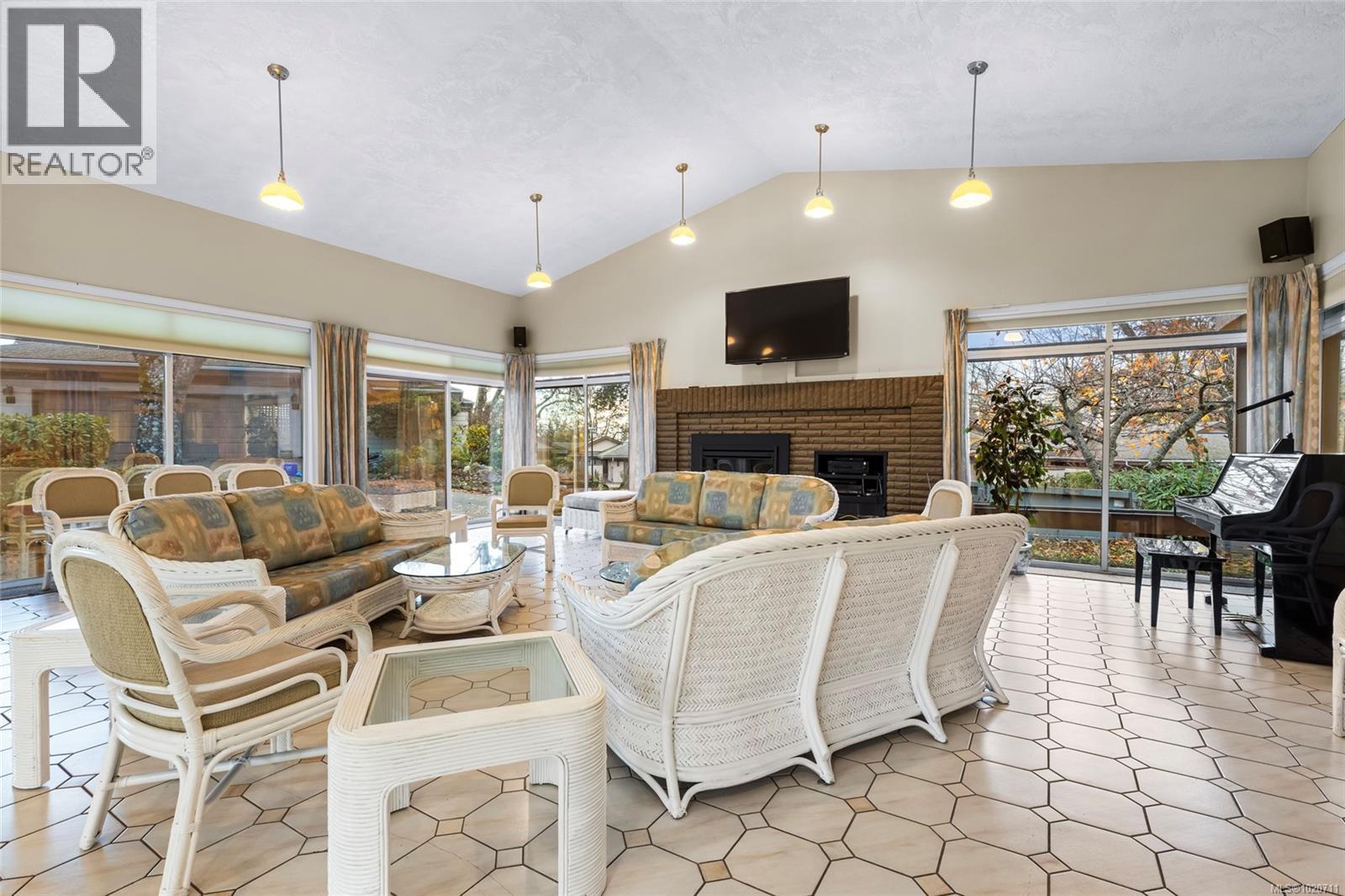 63 901 Kentwood Lane, Saanich