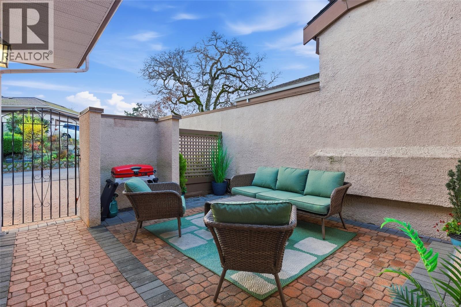 63 901 Kentwood Lane, Saanich