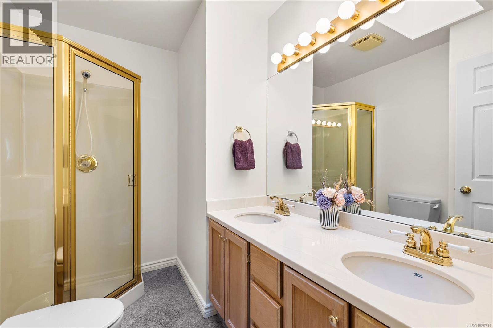 63 901 Kentwood Lane, Saanich