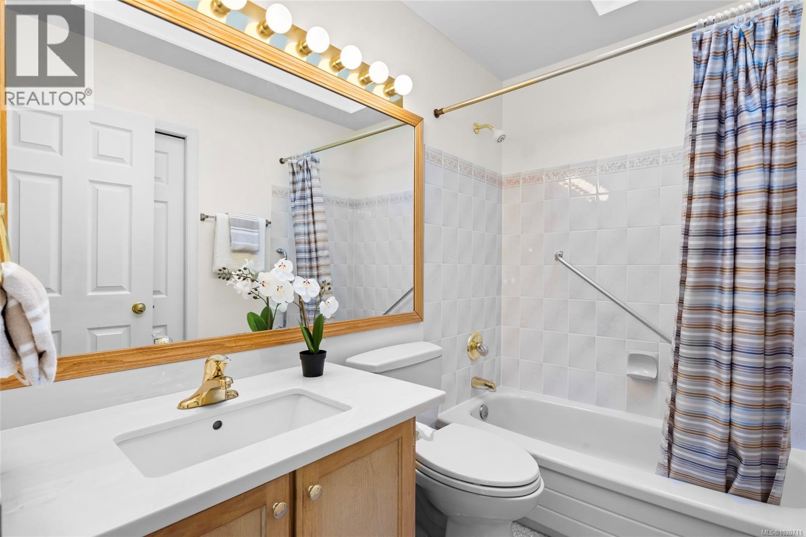 63 901 Kentwood Lane, Saanich