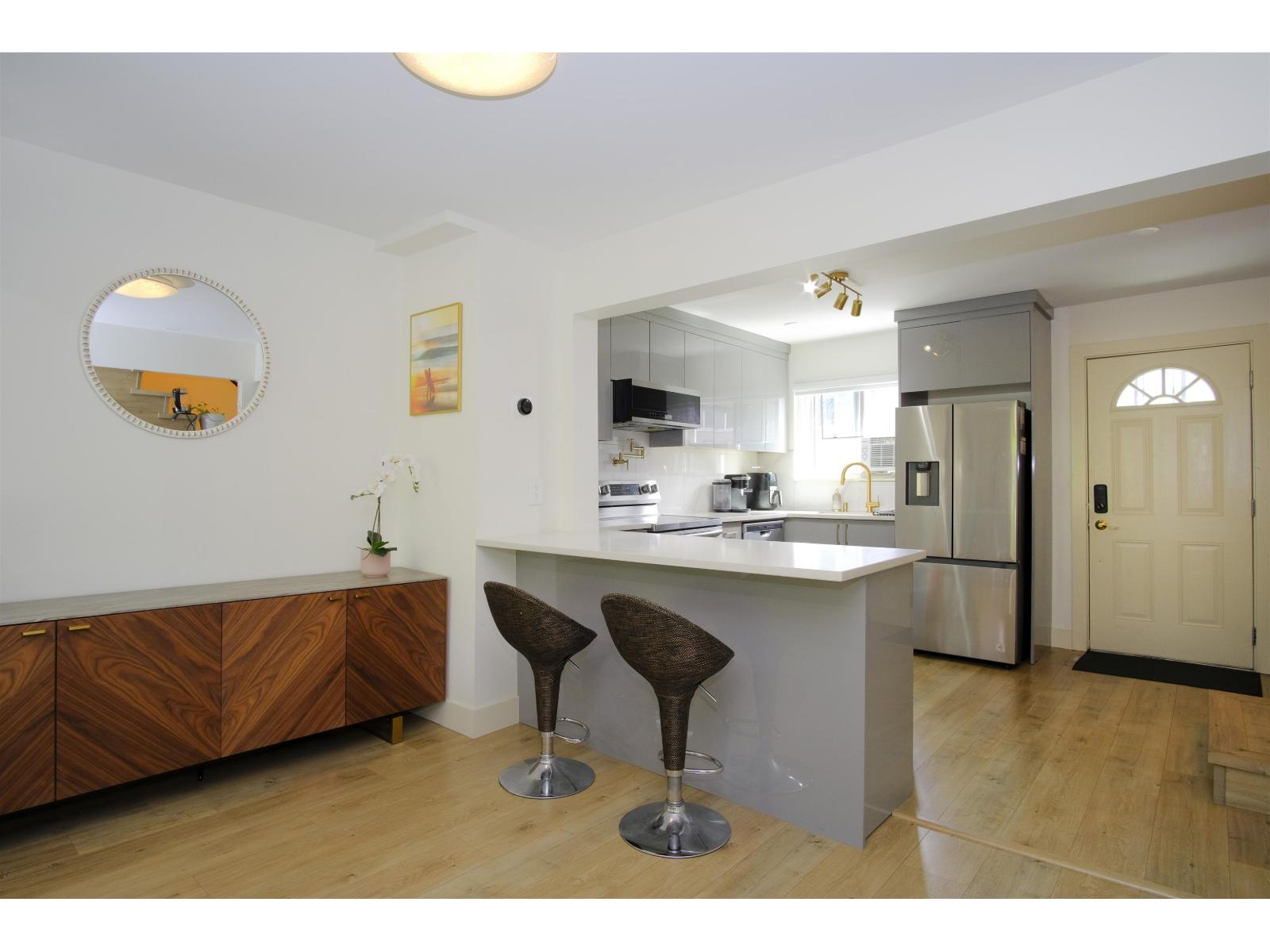 10 10736 GUILDFORD DRIVE, Surrey