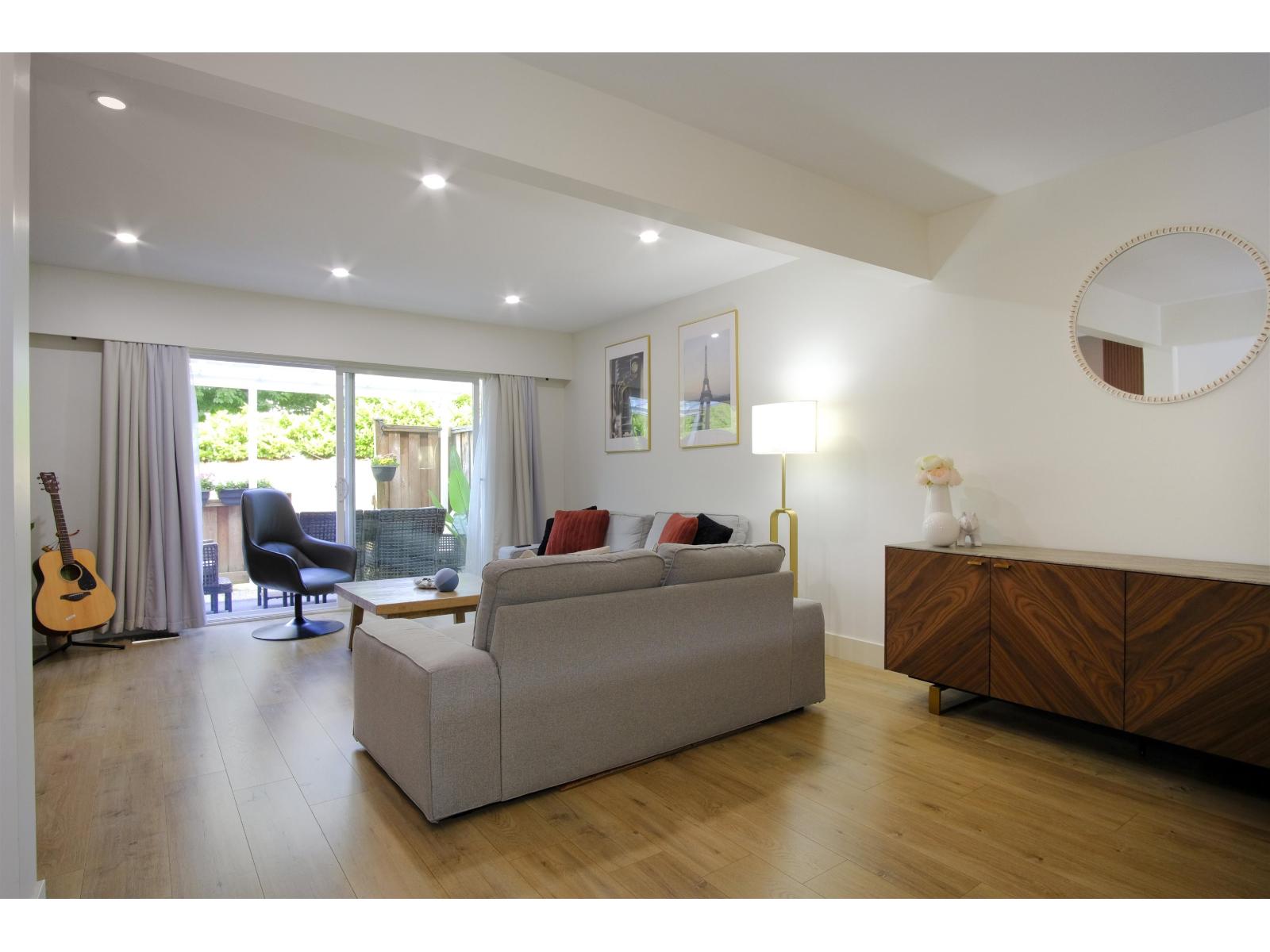 10 10736 GUILDFORD DRIVE, Surrey