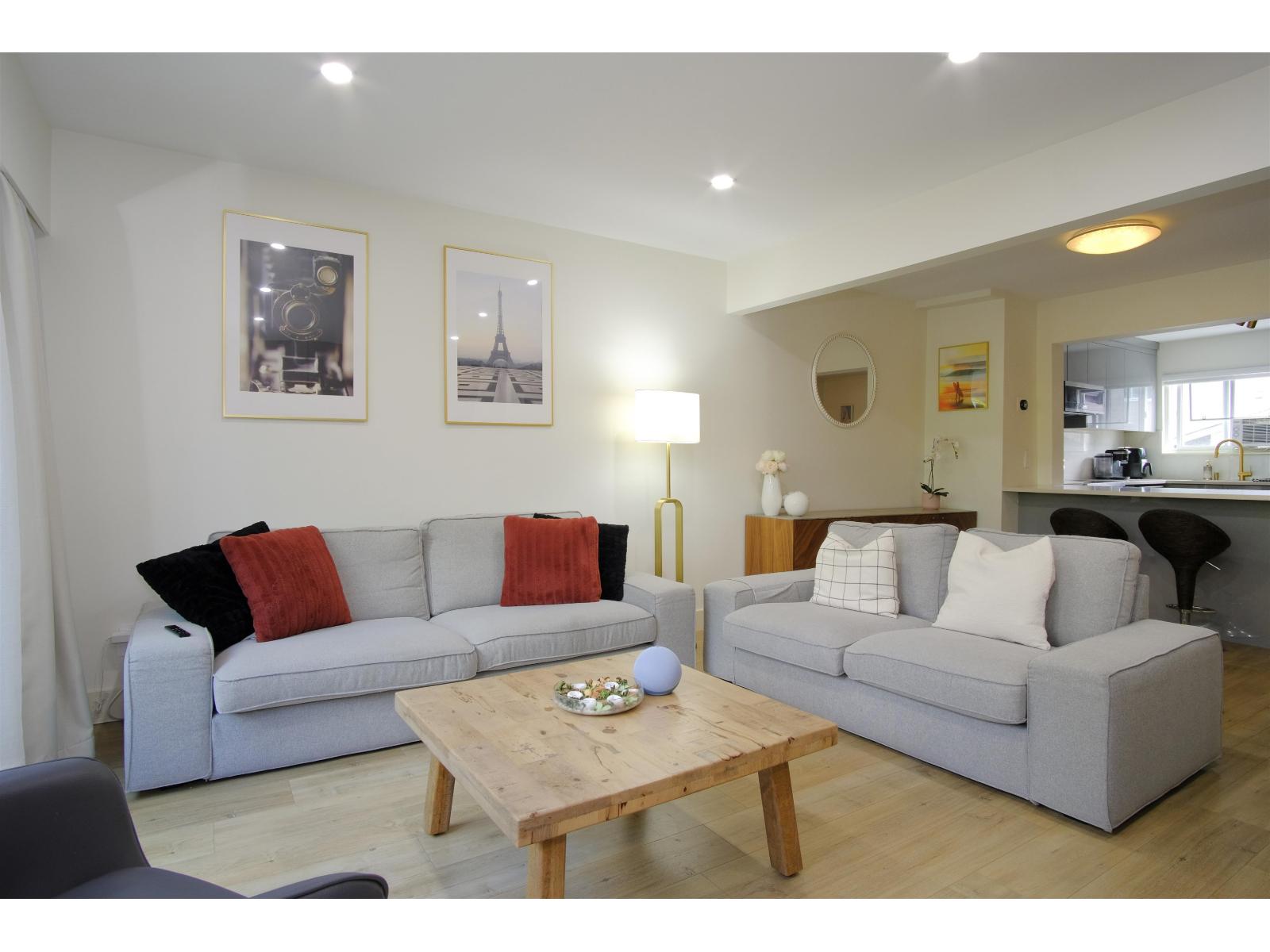 10 10736 GUILDFORD DRIVE, Surrey