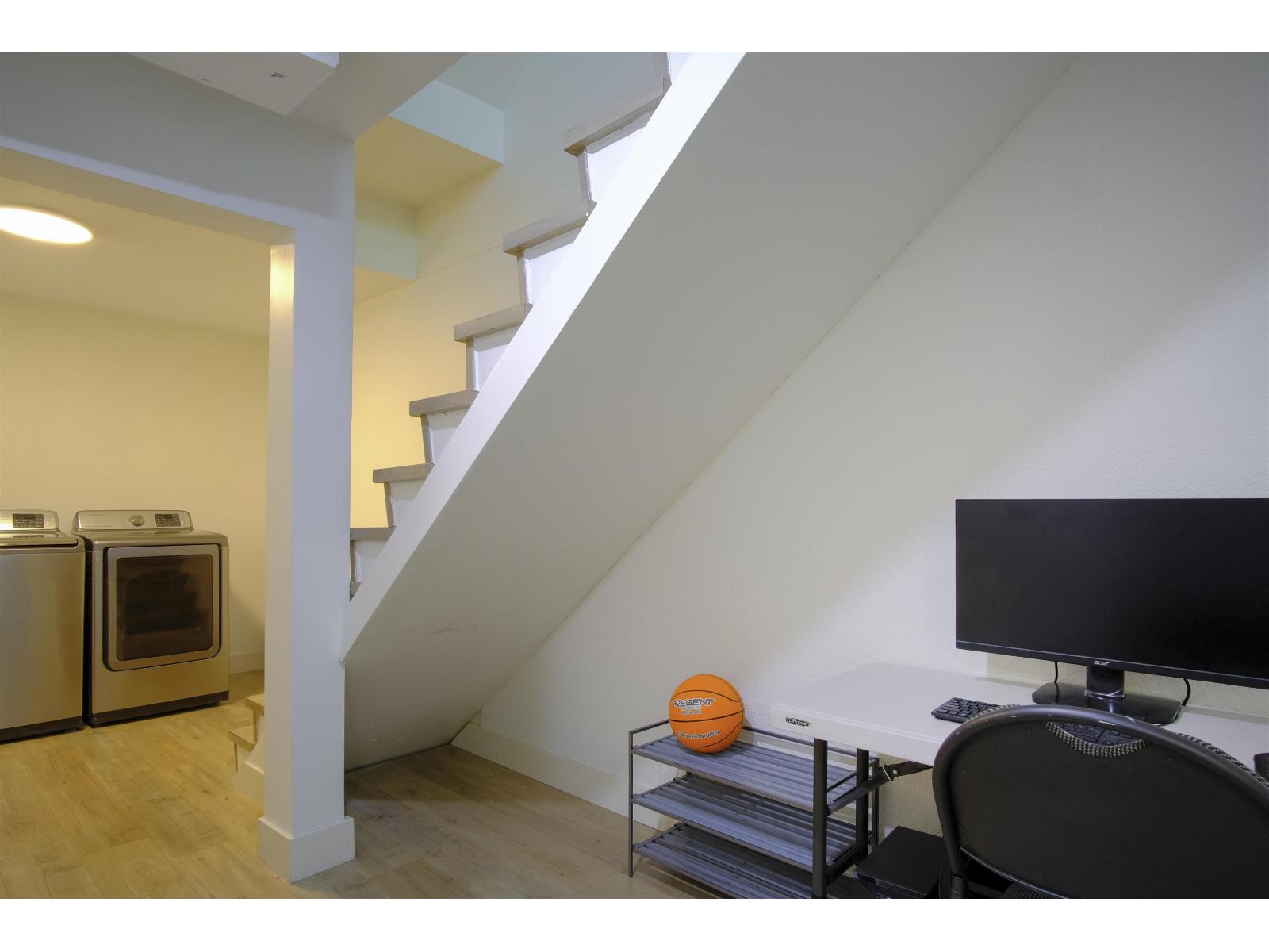 10 10736 GUILDFORD DRIVE, Surrey