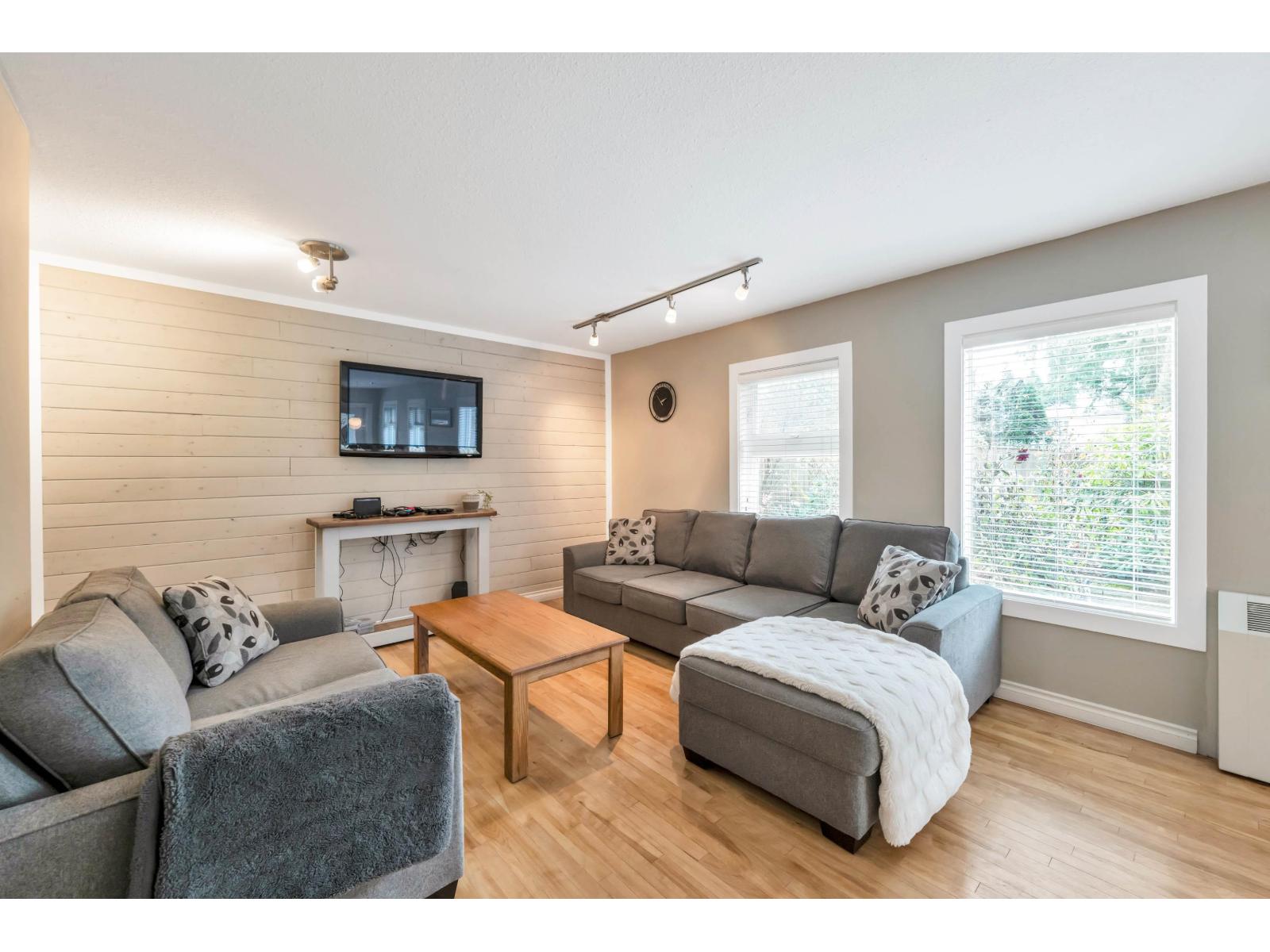 20464 95A AVENUE, Langley