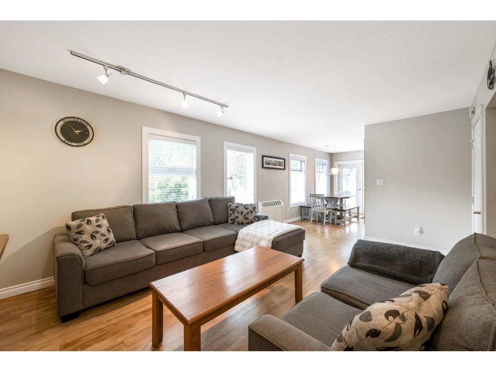 20464 95A AVENUE, Langley