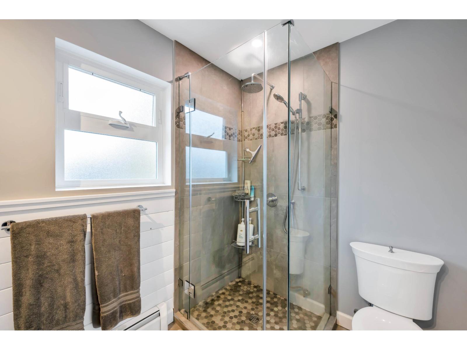 20464 95A AVENUE, Langley