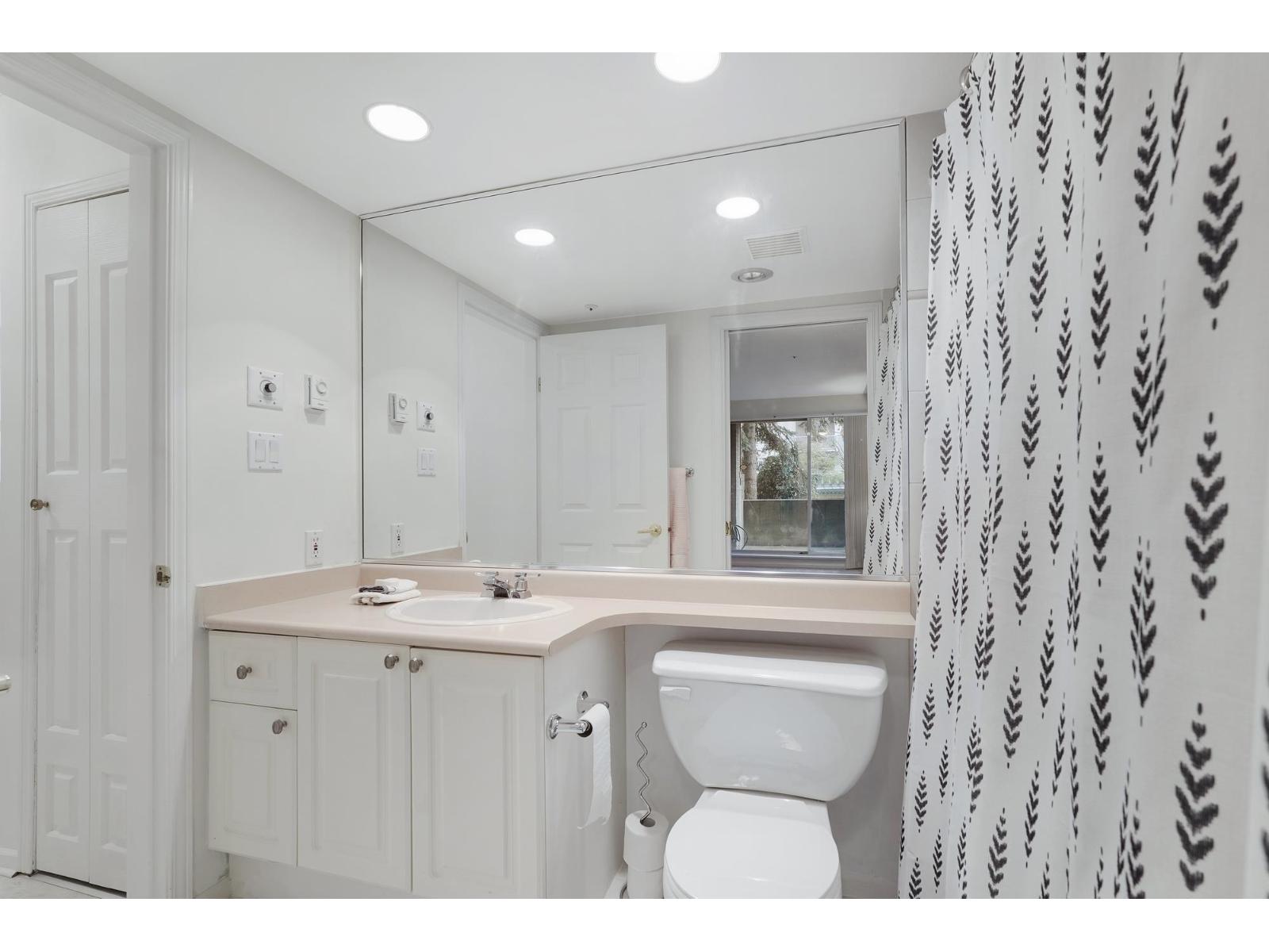 213 1575 BEST STREET, White Rock