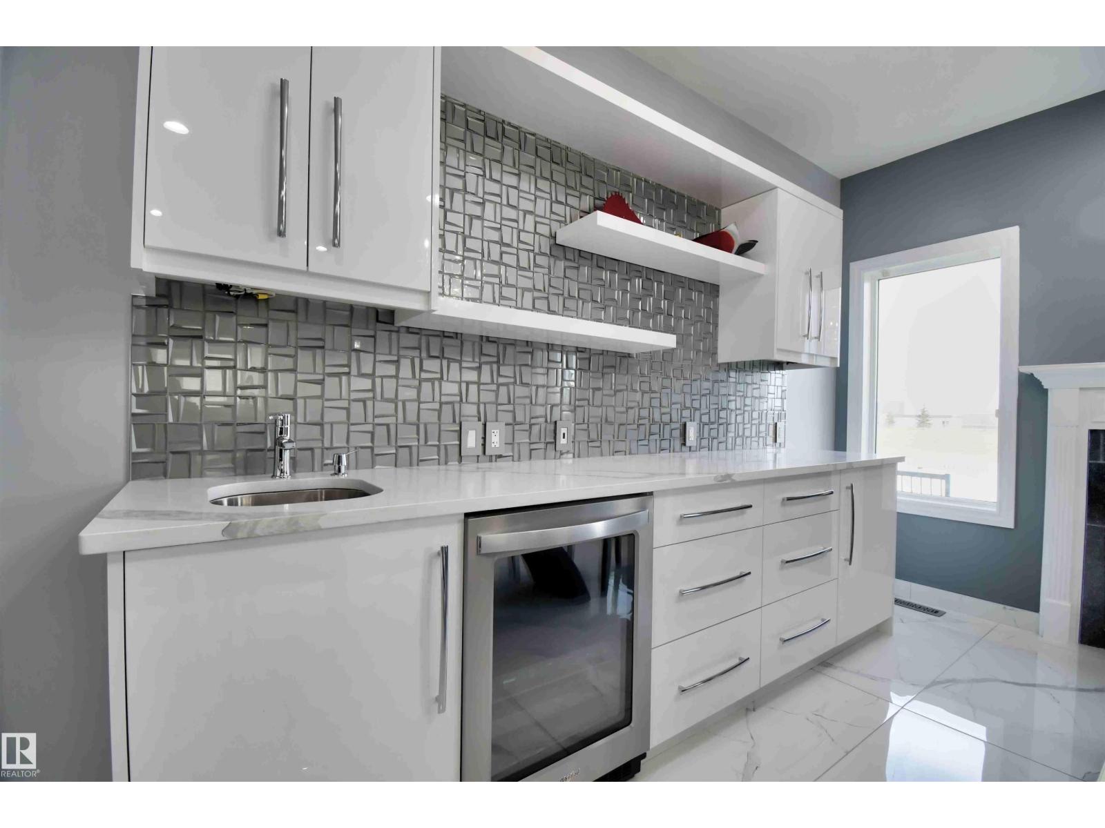 4409 44 ST - 12
