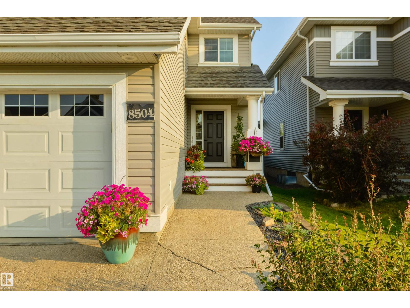 8504 16A AV SW, Edmonton