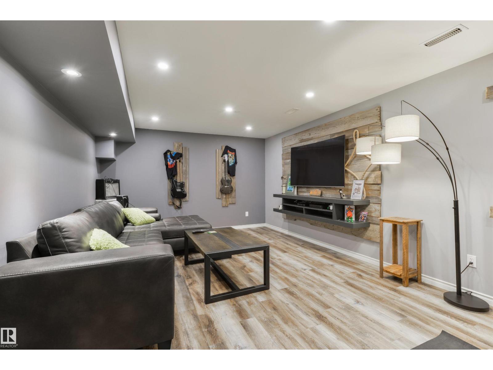 8504 16A AV SW, Edmonton