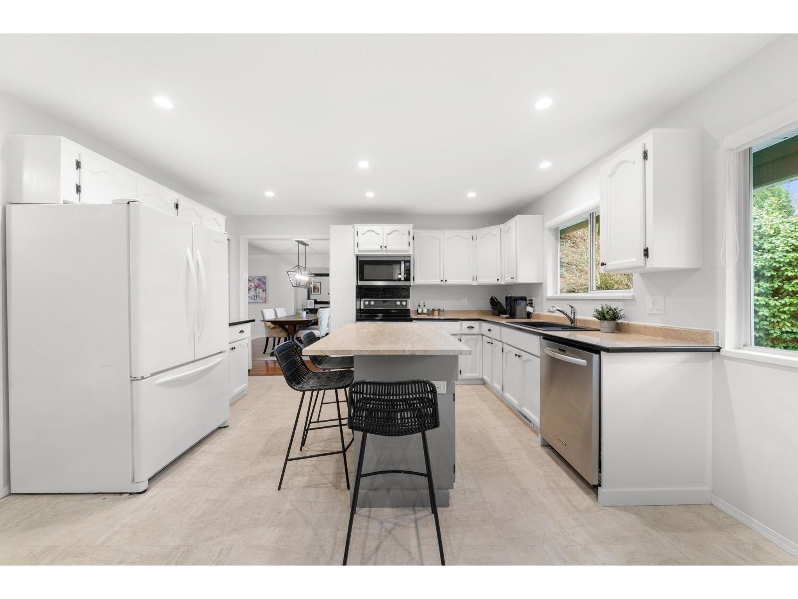 15560 VISTA DRIVE, White Rock