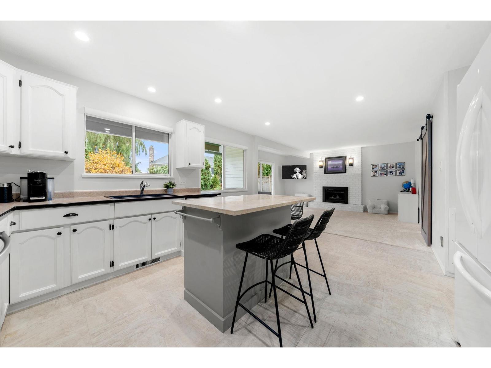 15560 VISTA DRIVE, White Rock