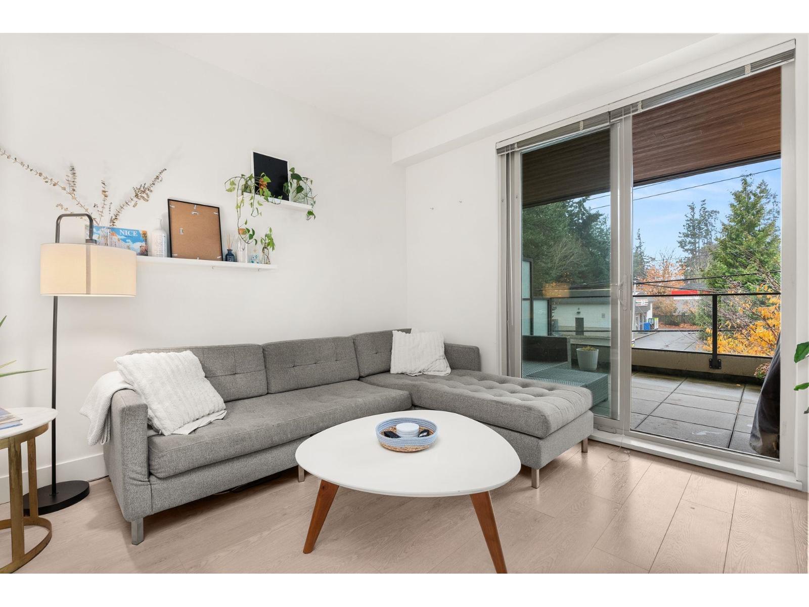 214 14022 NORTH BLUFF ROAD, White Rock