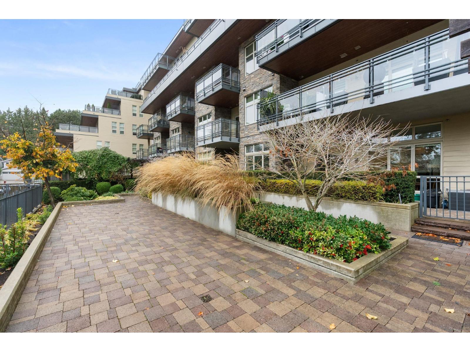 214 14022 NORTH BLUFF ROAD, White Rock