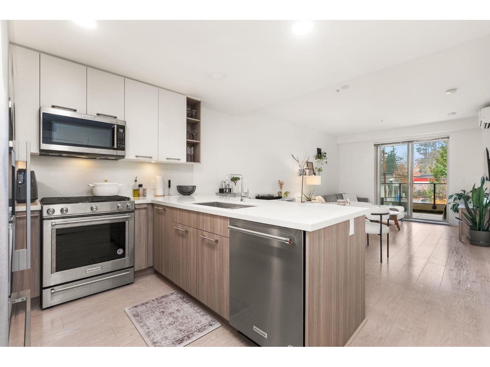 214 14022 NORTH BLUFF ROAD, White Rock