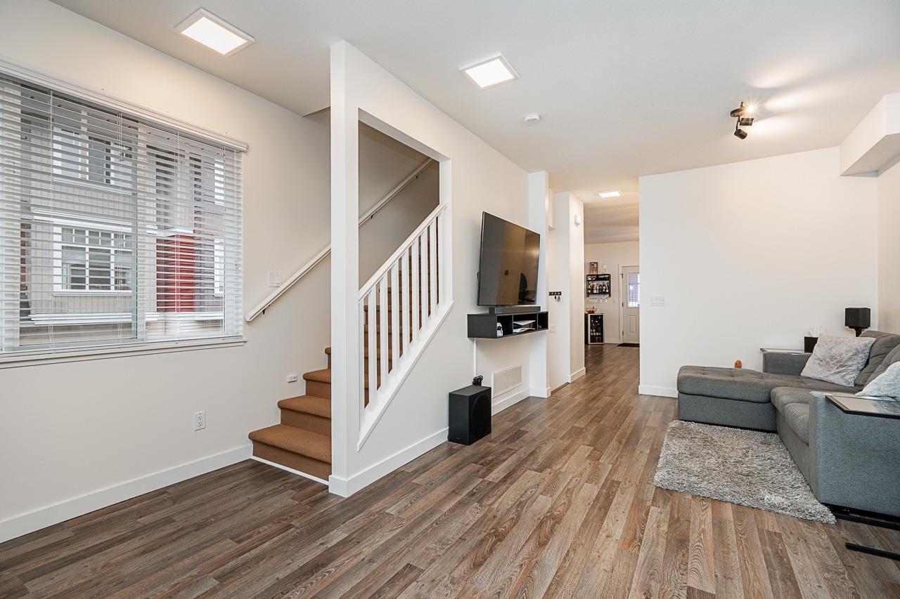 8 19455 65 AVENUE, Surrey