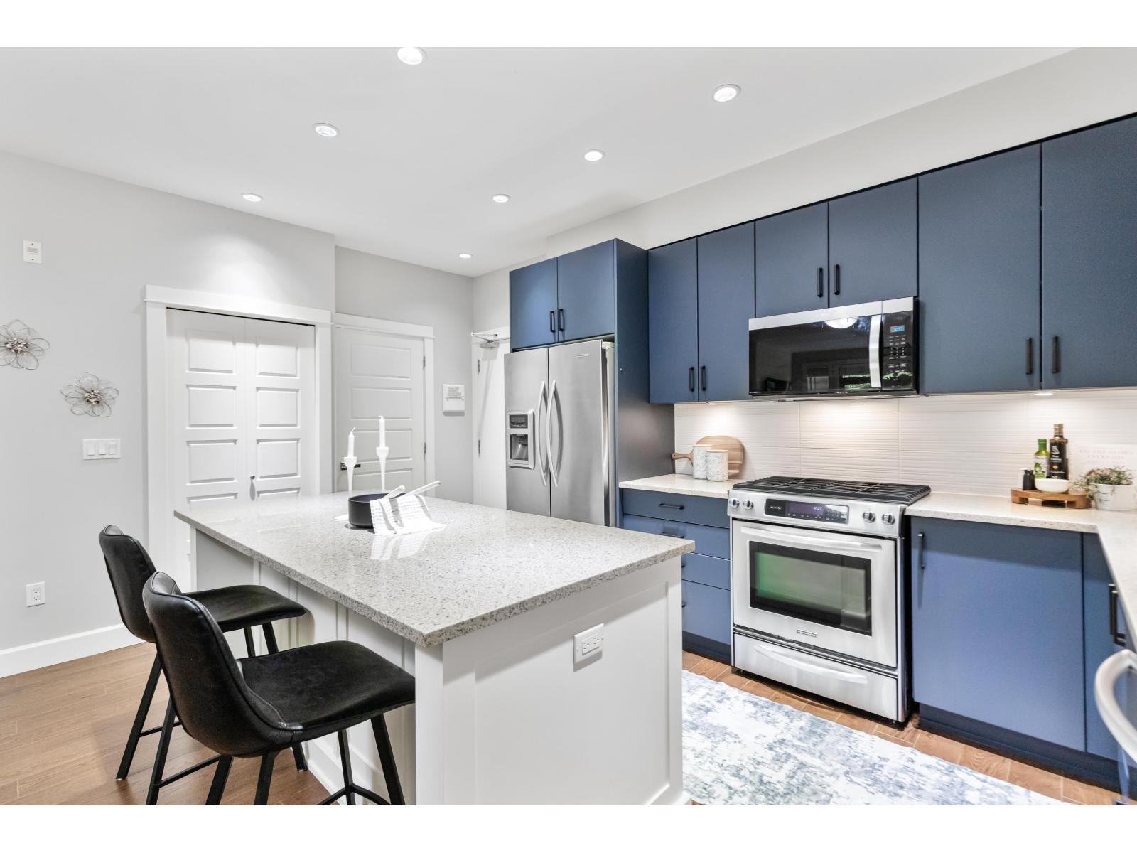 209 15185 36 AVENUE, Surrey