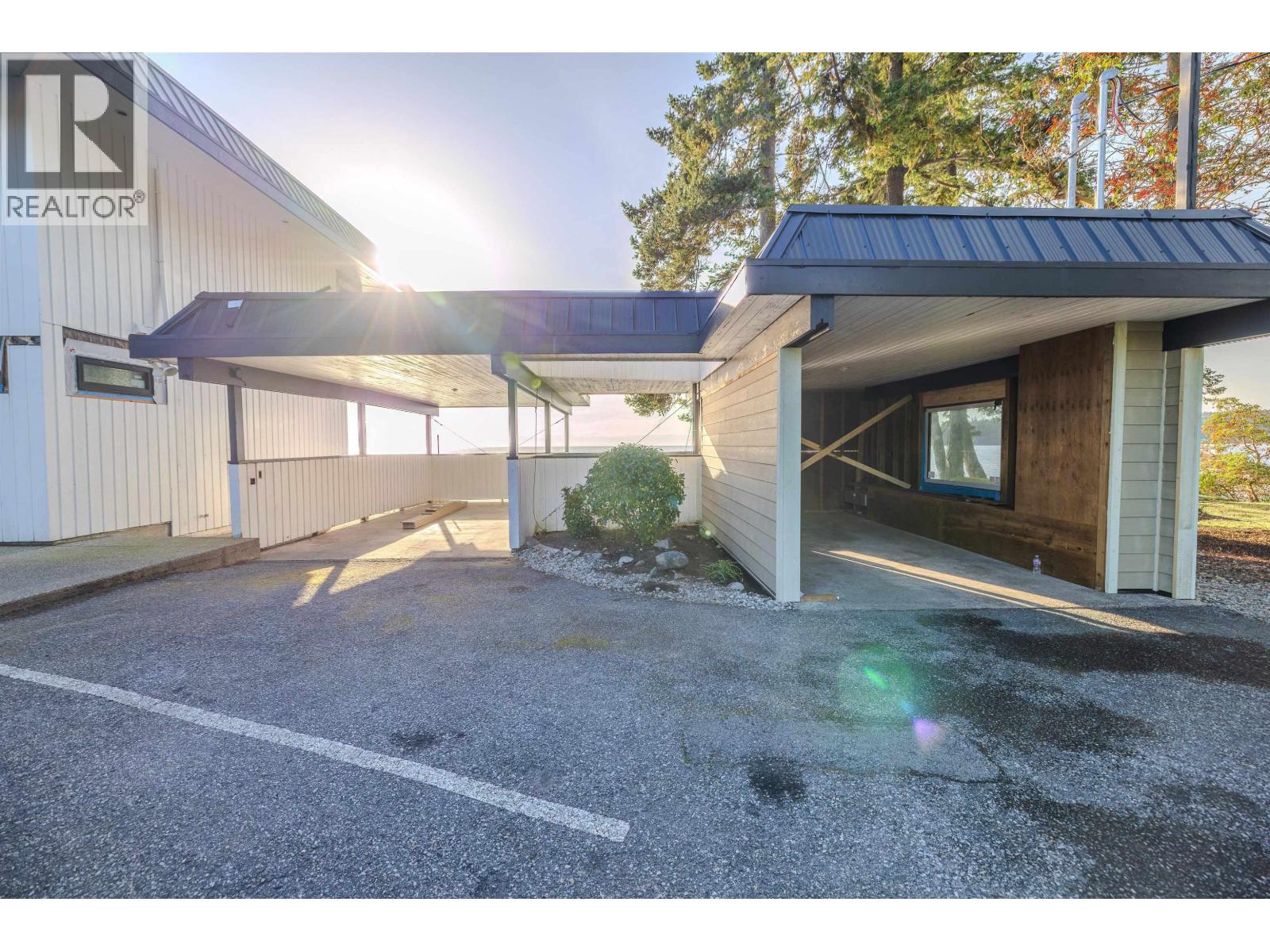 5482 HILL ROAD, Sechelt