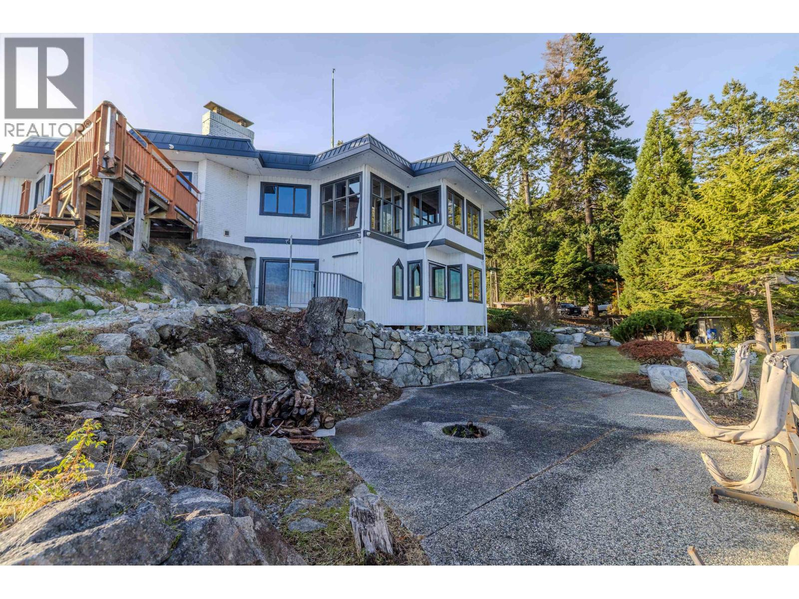 5482 HILL ROAD, Sechelt
