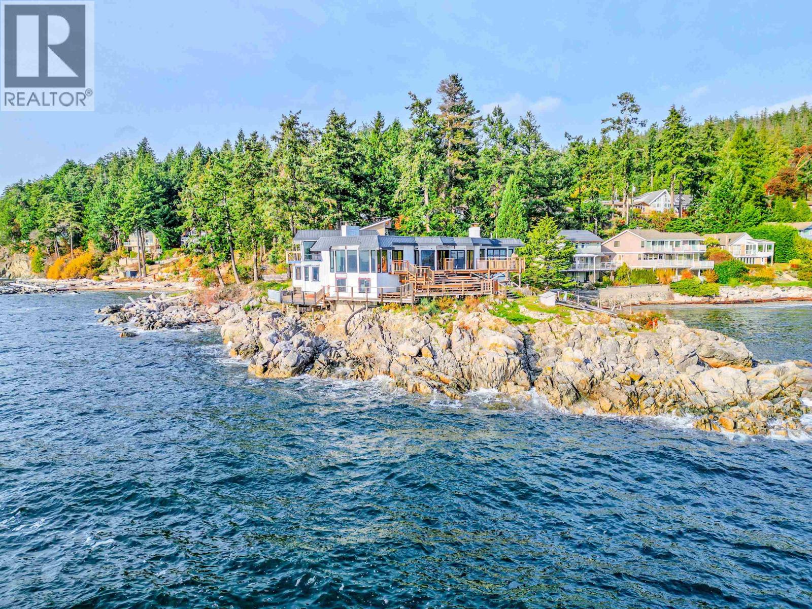 5482 HILL ROAD, Sechelt
