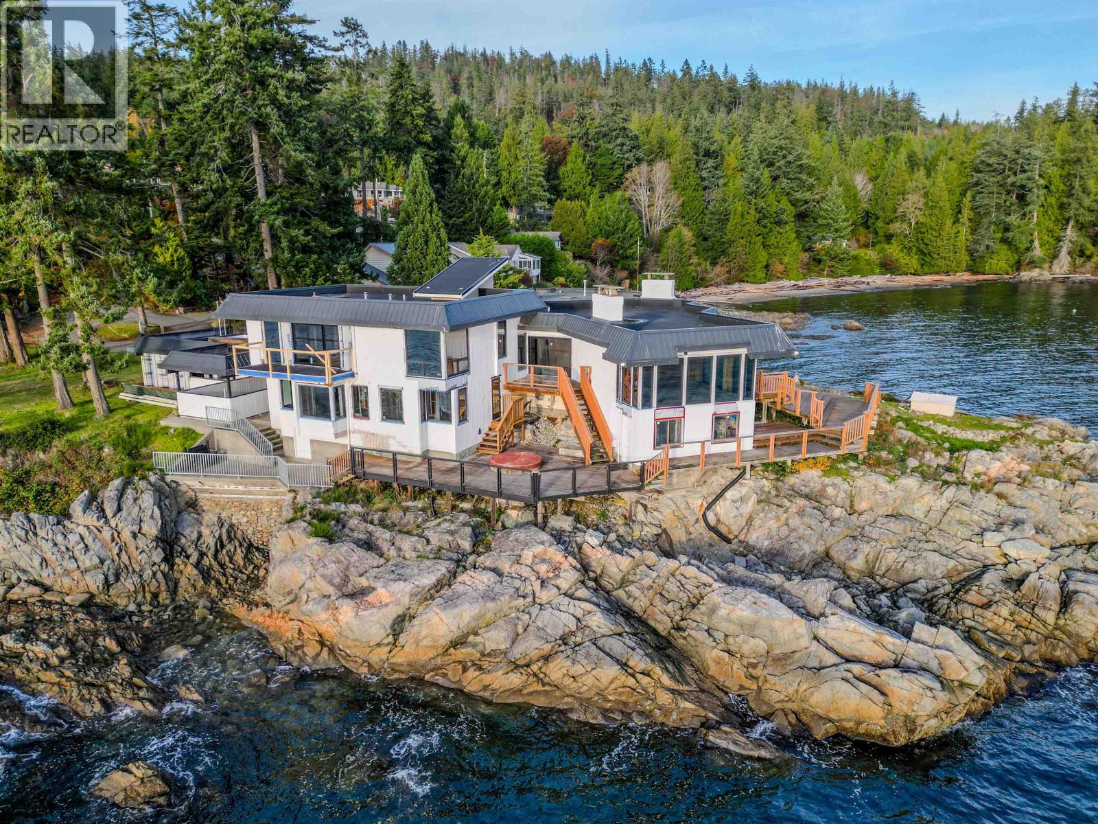5482 HILL ROAD, Sechelt