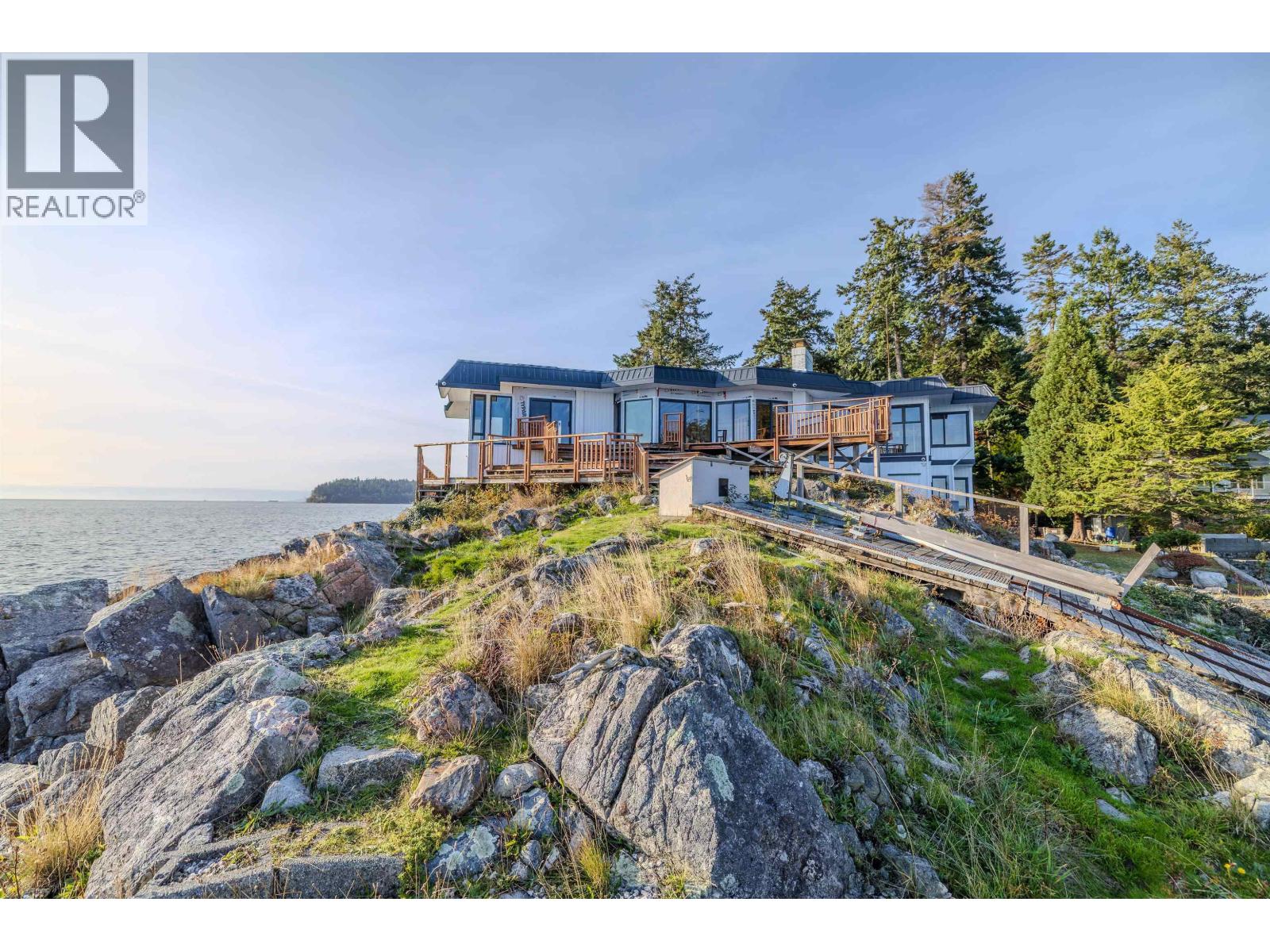 5482 HILL ROAD, Sechelt