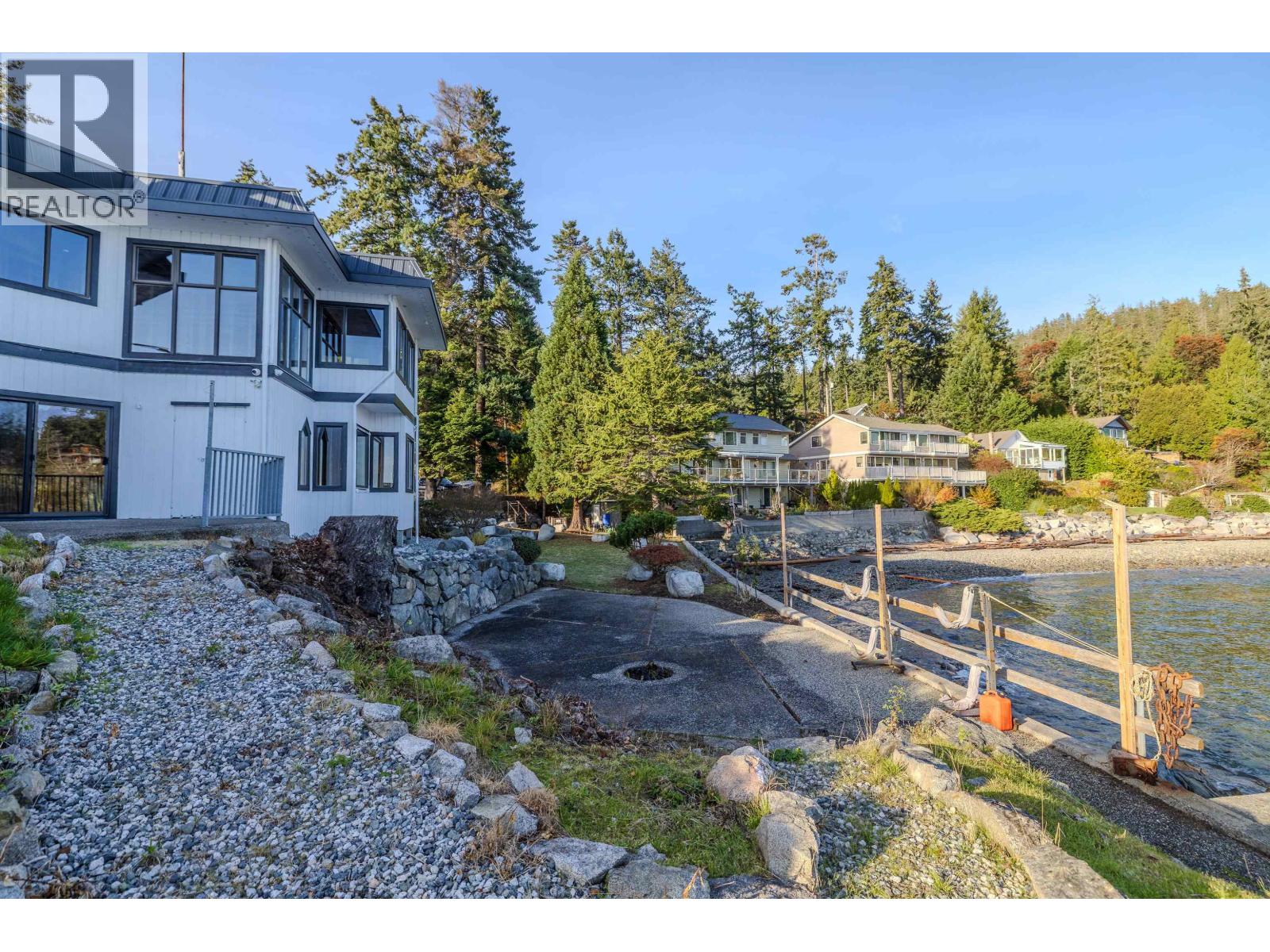 5482 HILL ROAD, Sechelt
