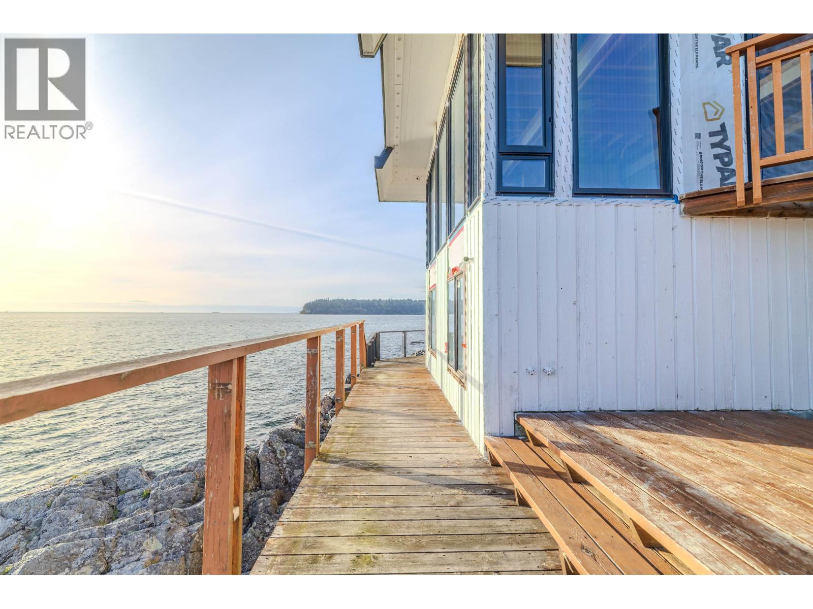 5482 HILL ROAD, Sechelt