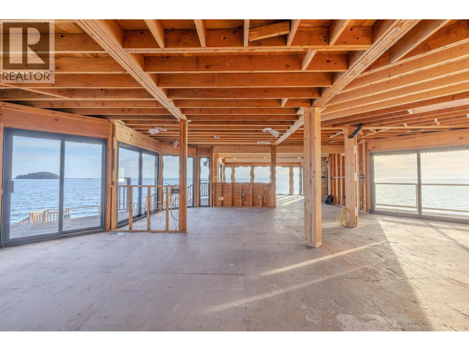 5482 HILL ROAD, Sechelt