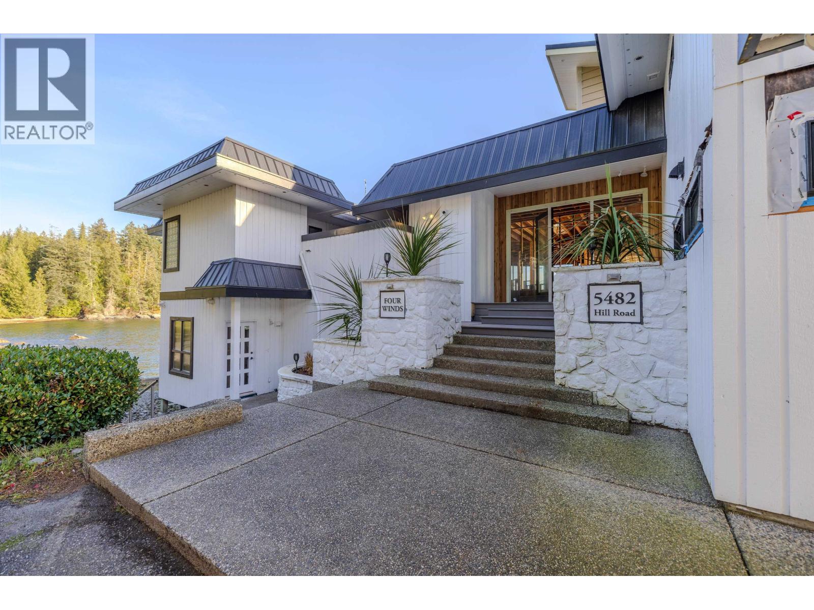 5482 HILL ROAD, Sechelt