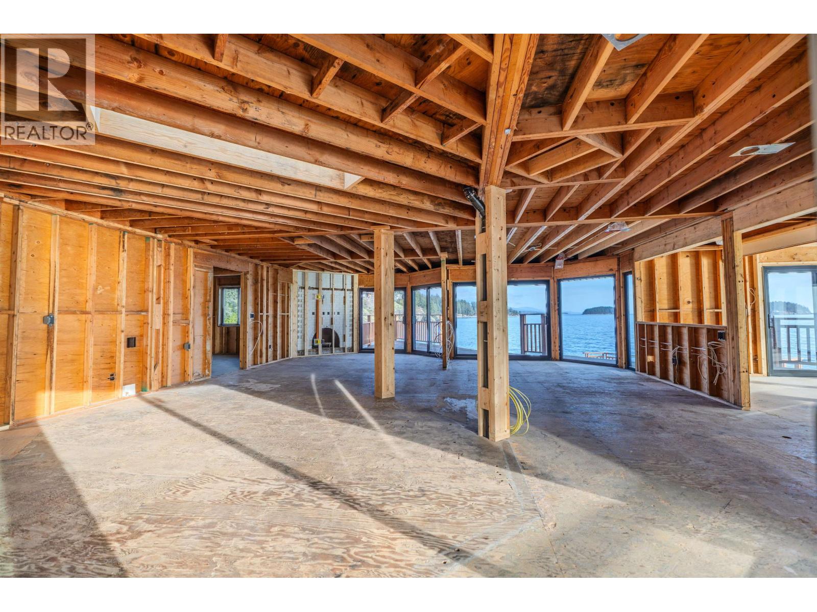 5482 HILL ROAD, Sechelt