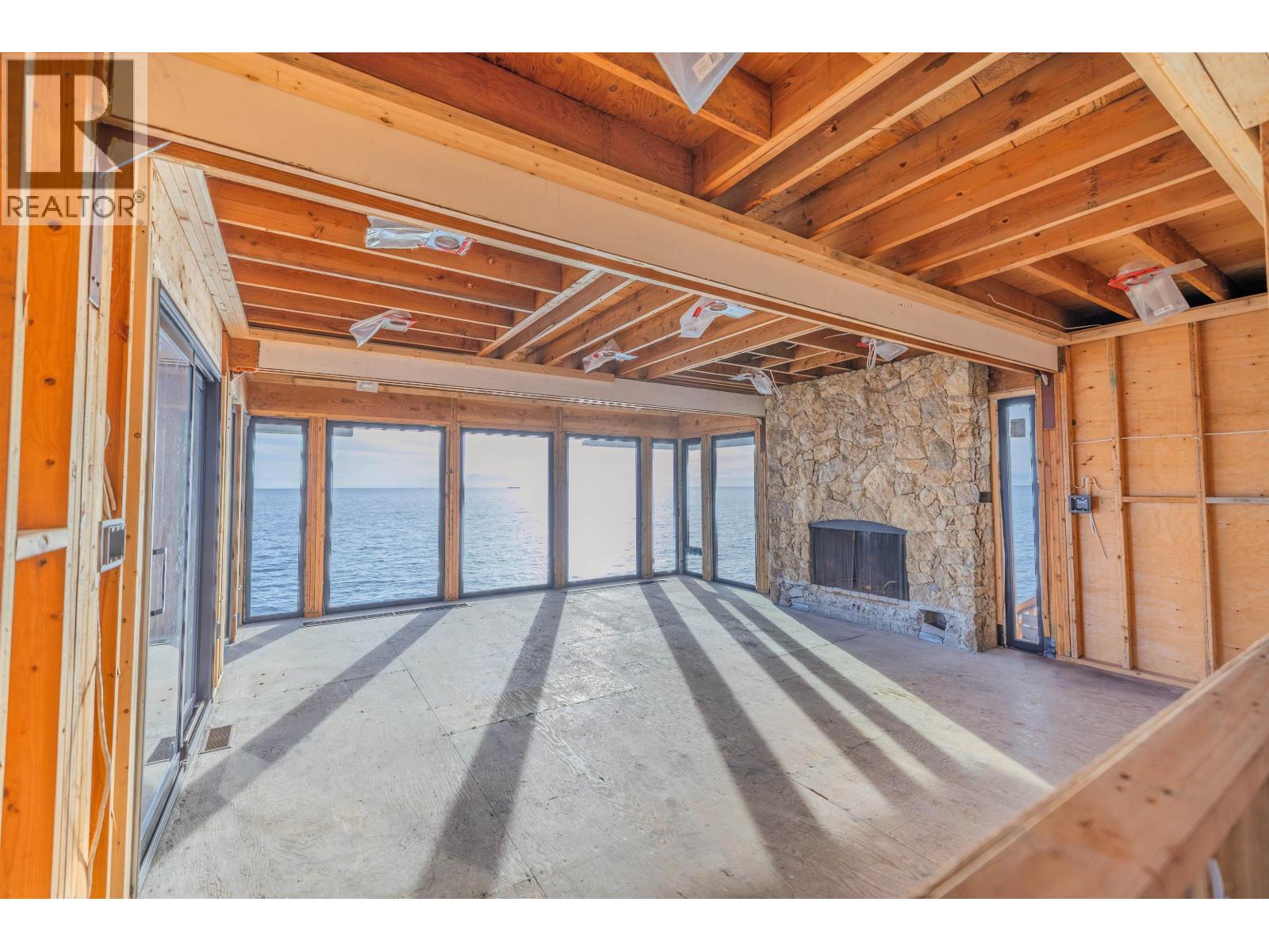 5482 HILL ROAD, Sechelt