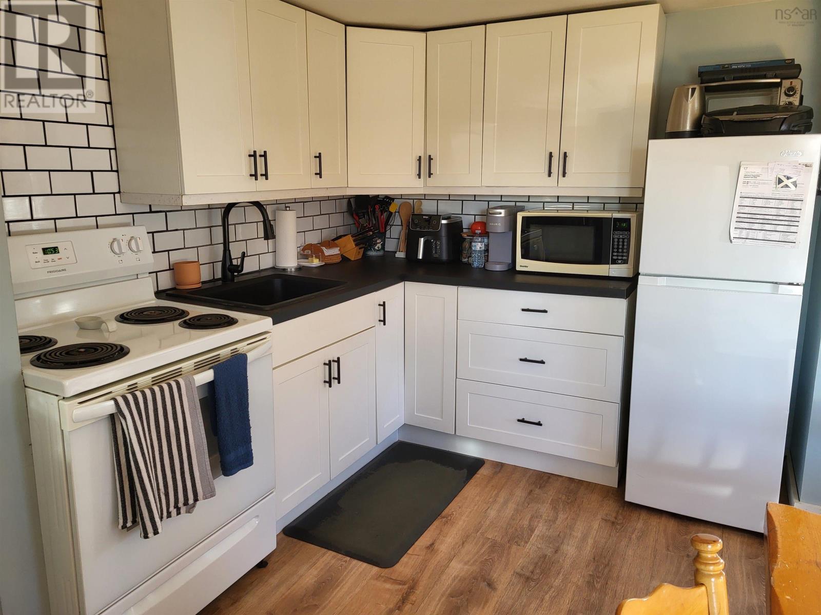 Property 3 of 12 of 519 Inglewood Road