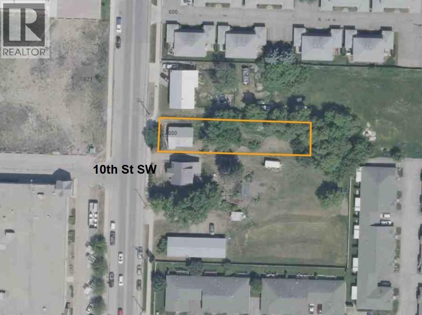  680 10 Street Southwest, Salmon Arm