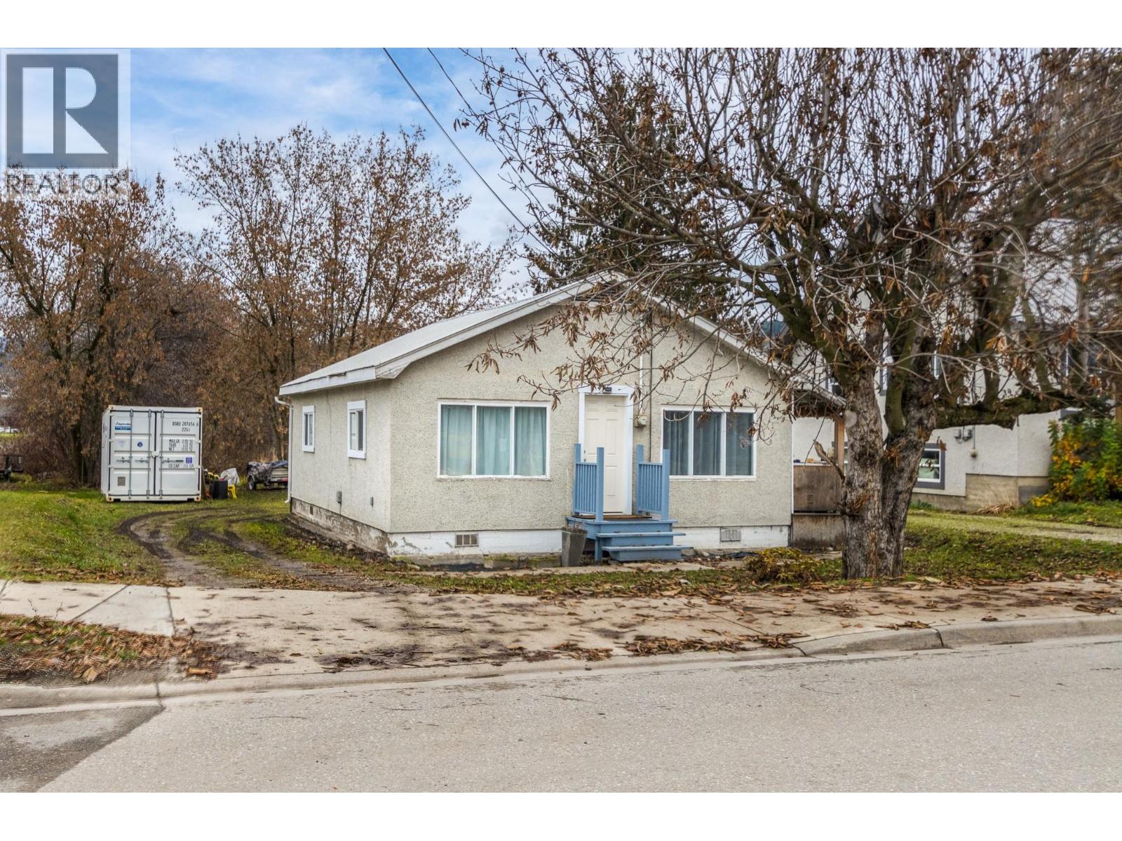  680 10 Street Southwest, Salmon Arm