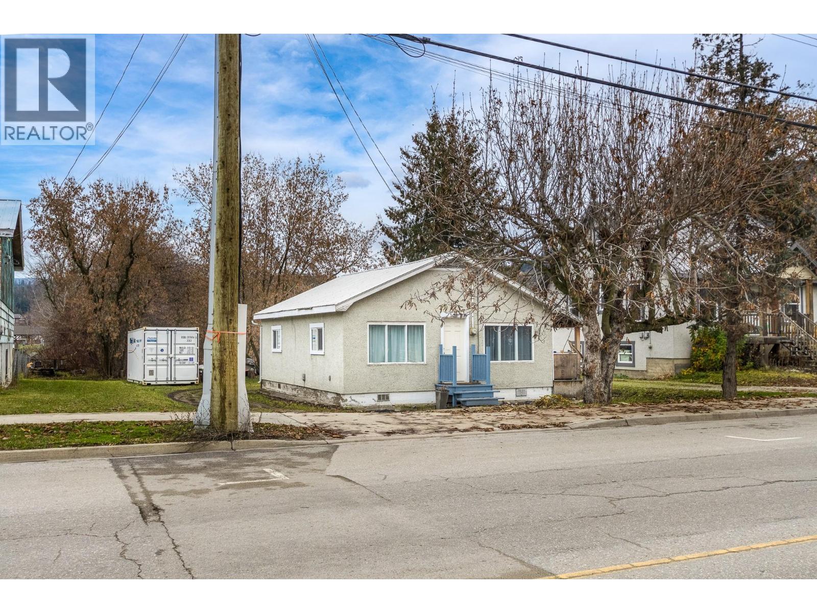  680 10 Street Southwest, Salmon Arm