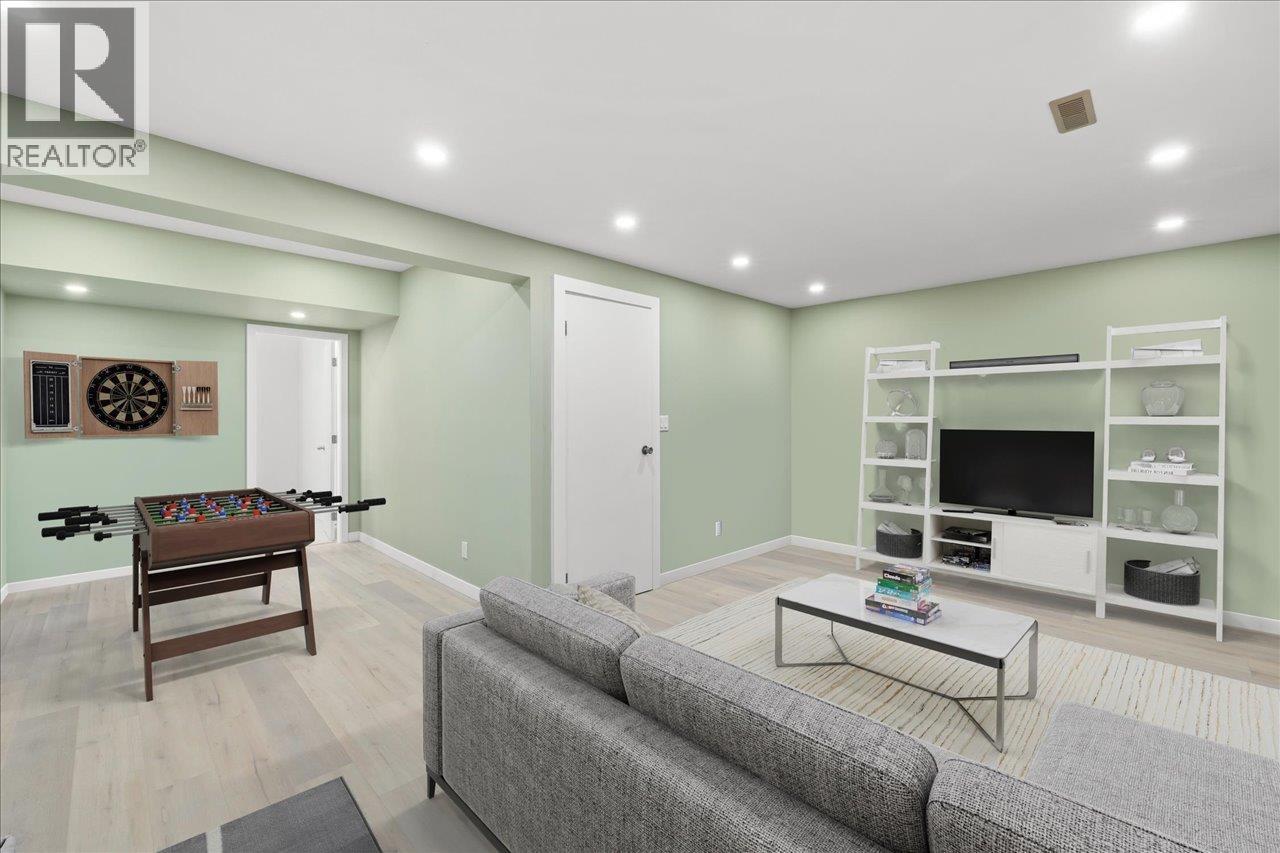 1998 PURCELL WAY, North Vancouver