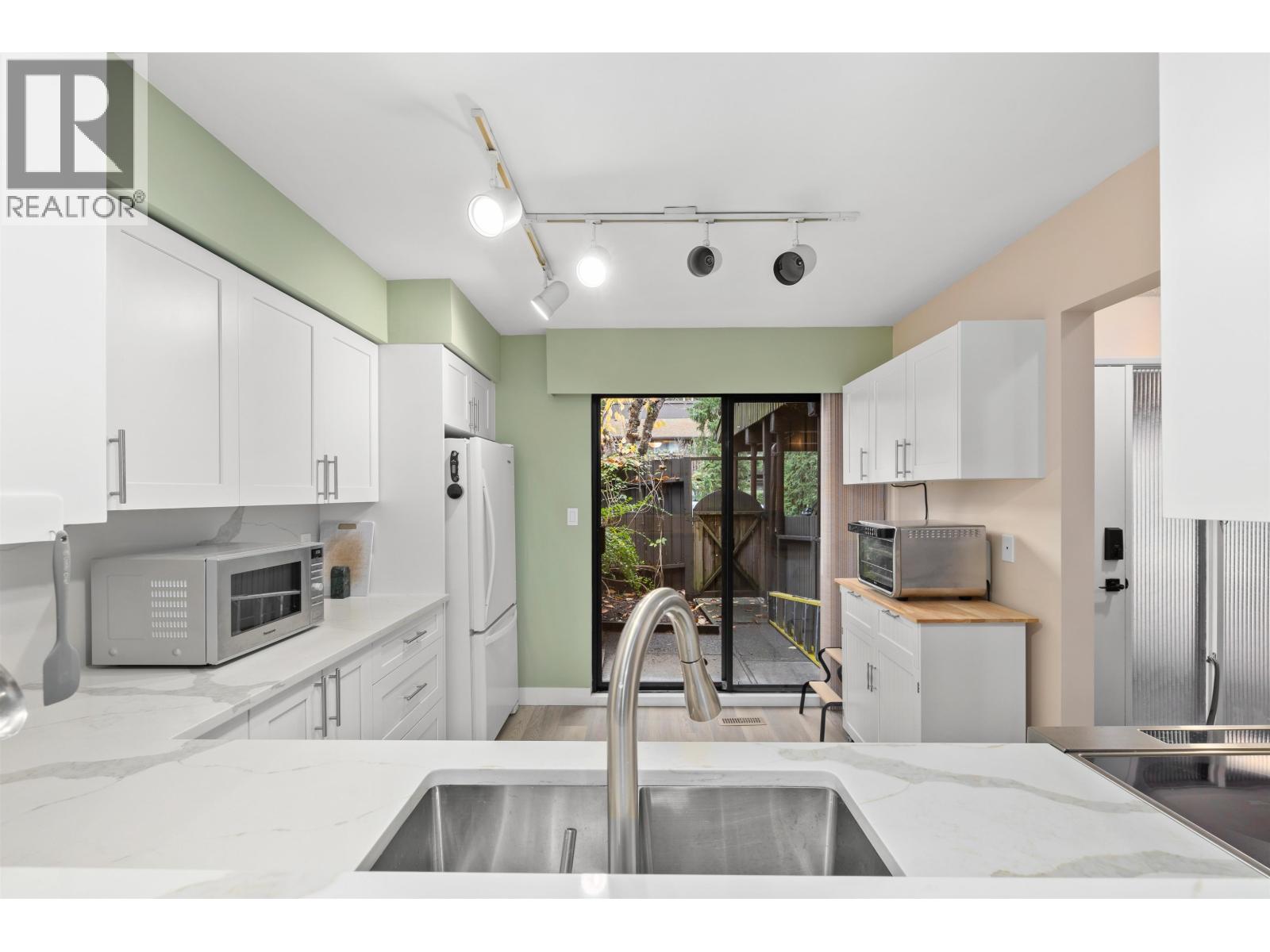 1998 PURCELL WAY, North Vancouver