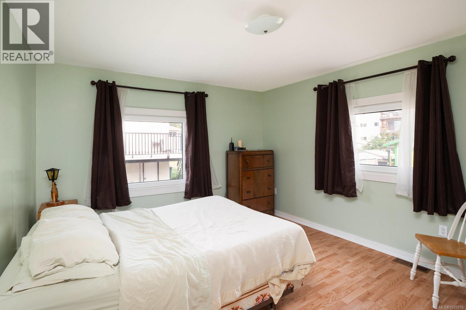 1256 Walnut St, Victoria