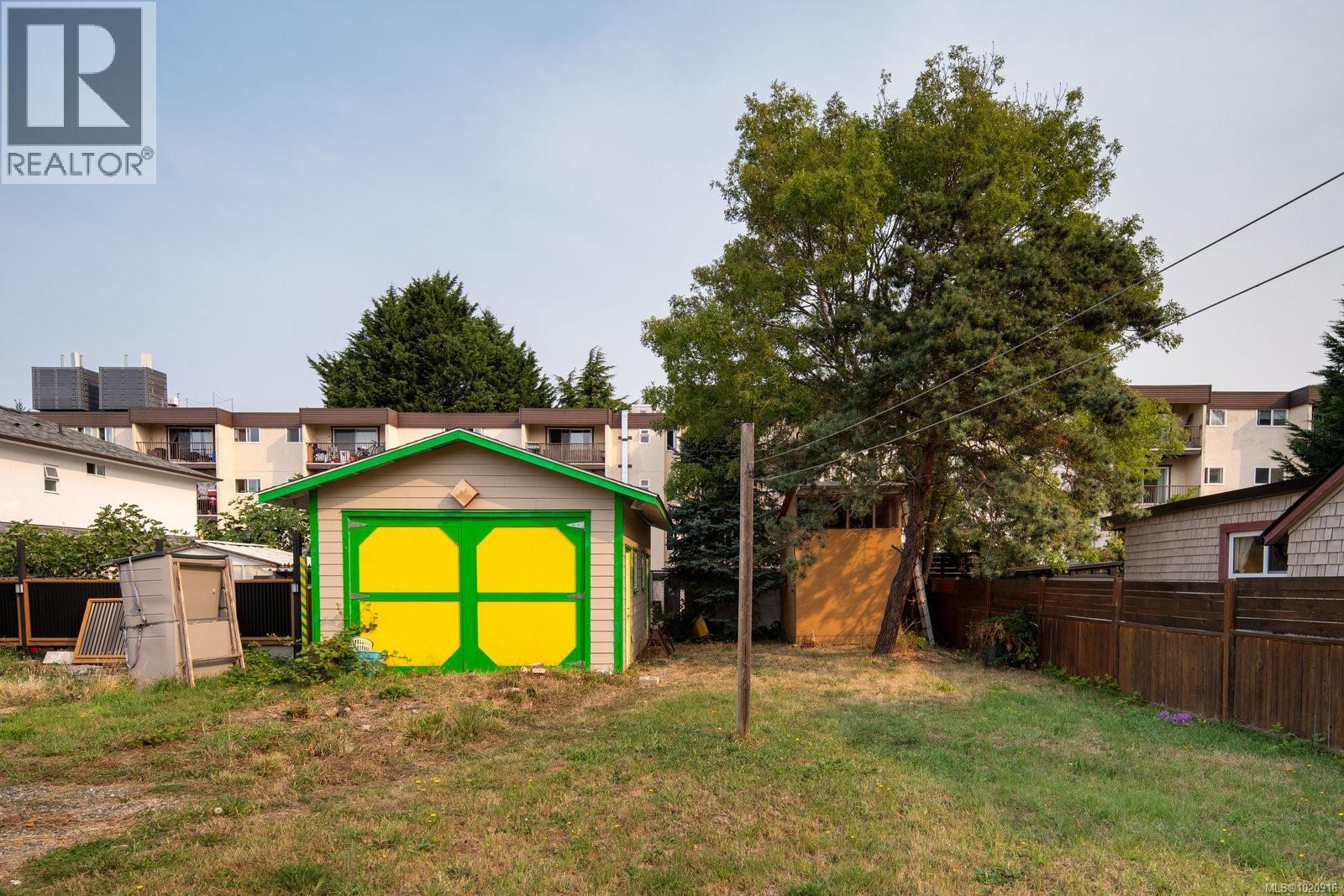 1256 Walnut St, Victoria