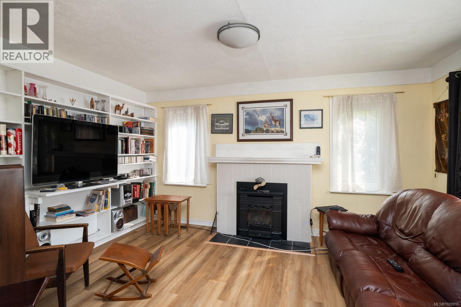 1256 Walnut St, Victoria