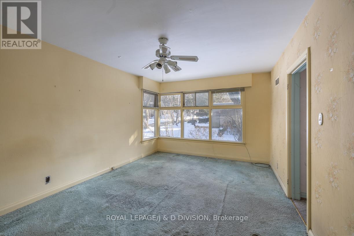 10 CAMPBELL CRESCENT - 27