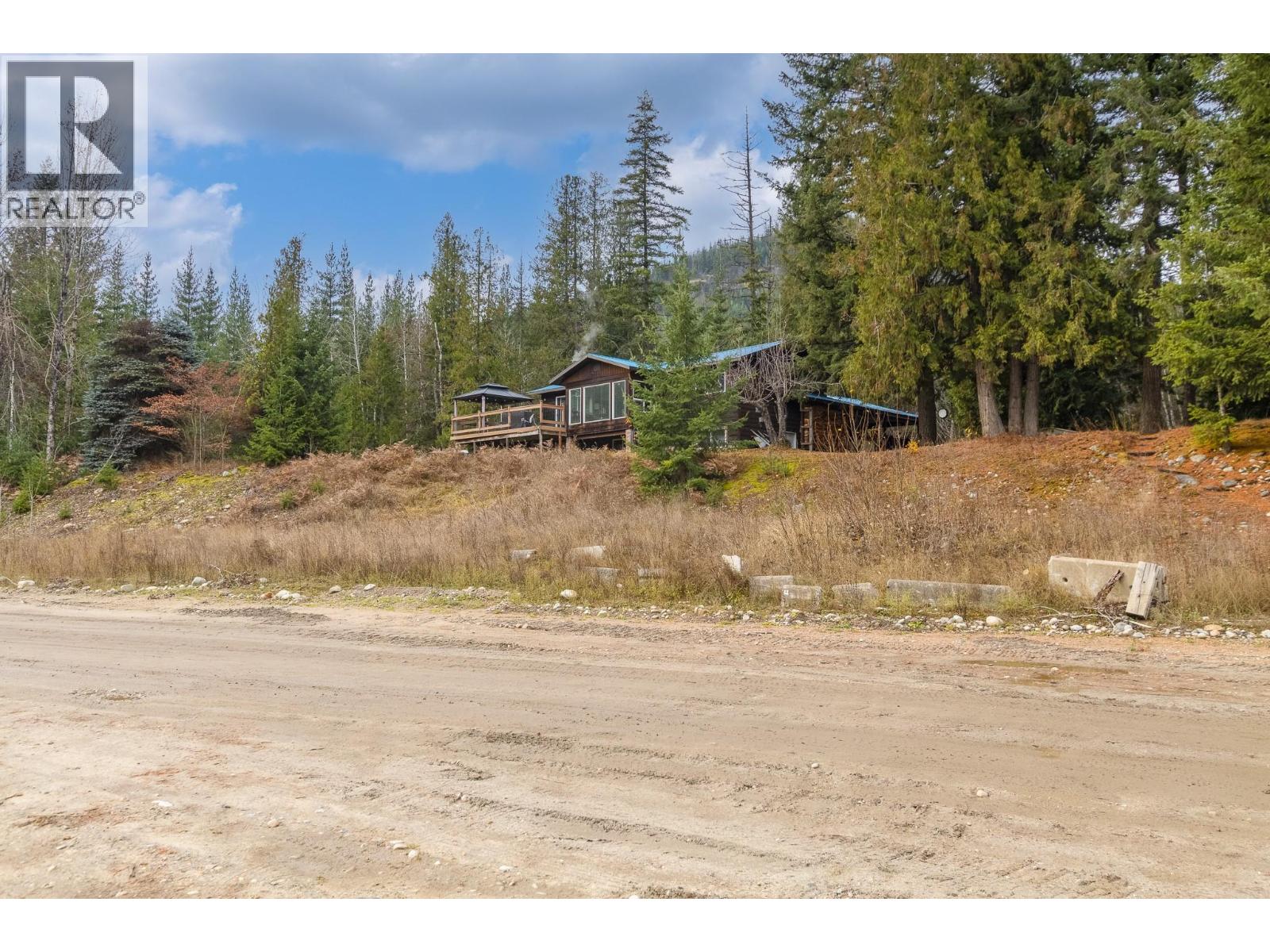  5487 Prosh Frontage Road, Malakwa