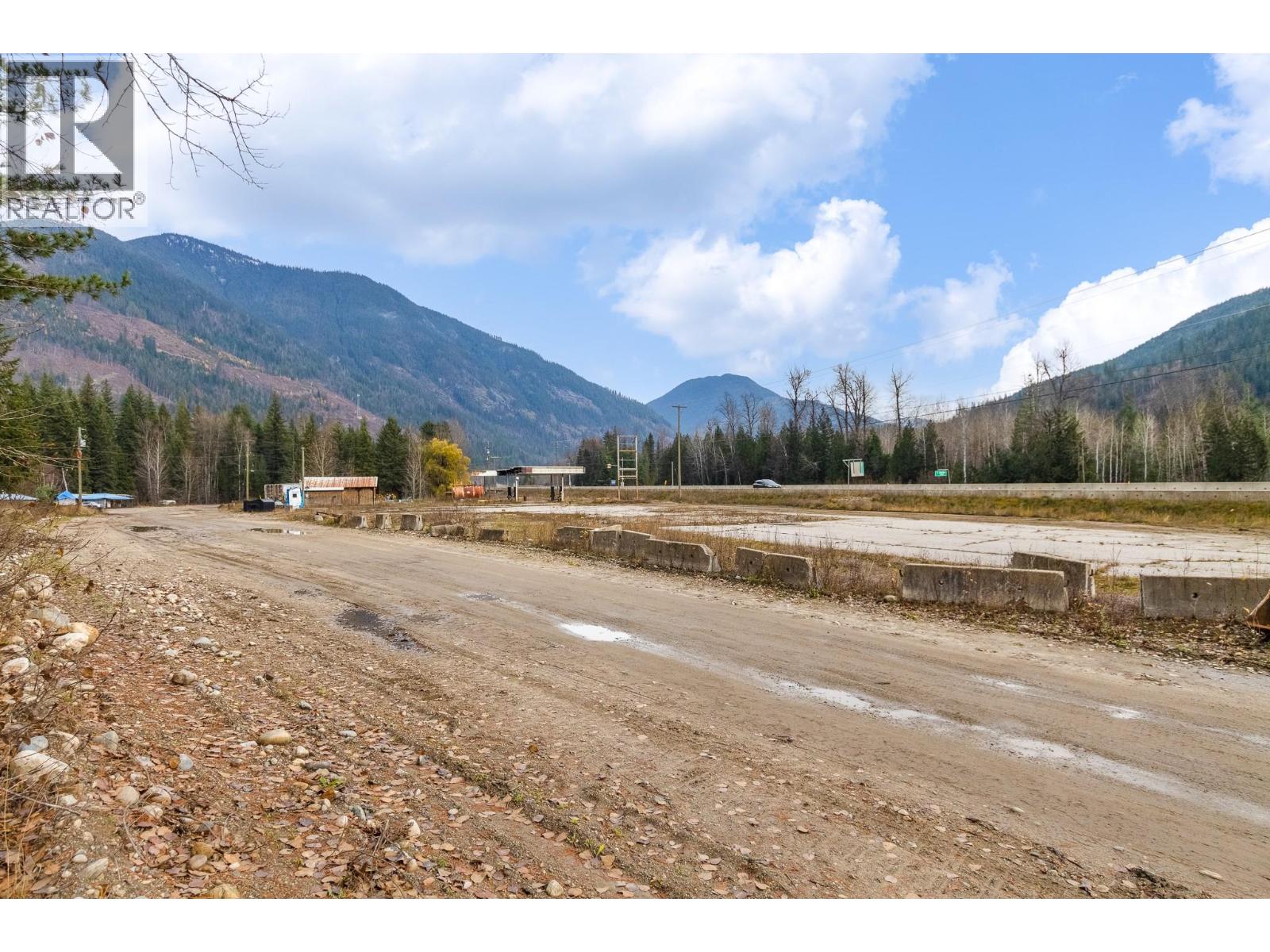  5487 Prosh Frontage Road, Malakwa