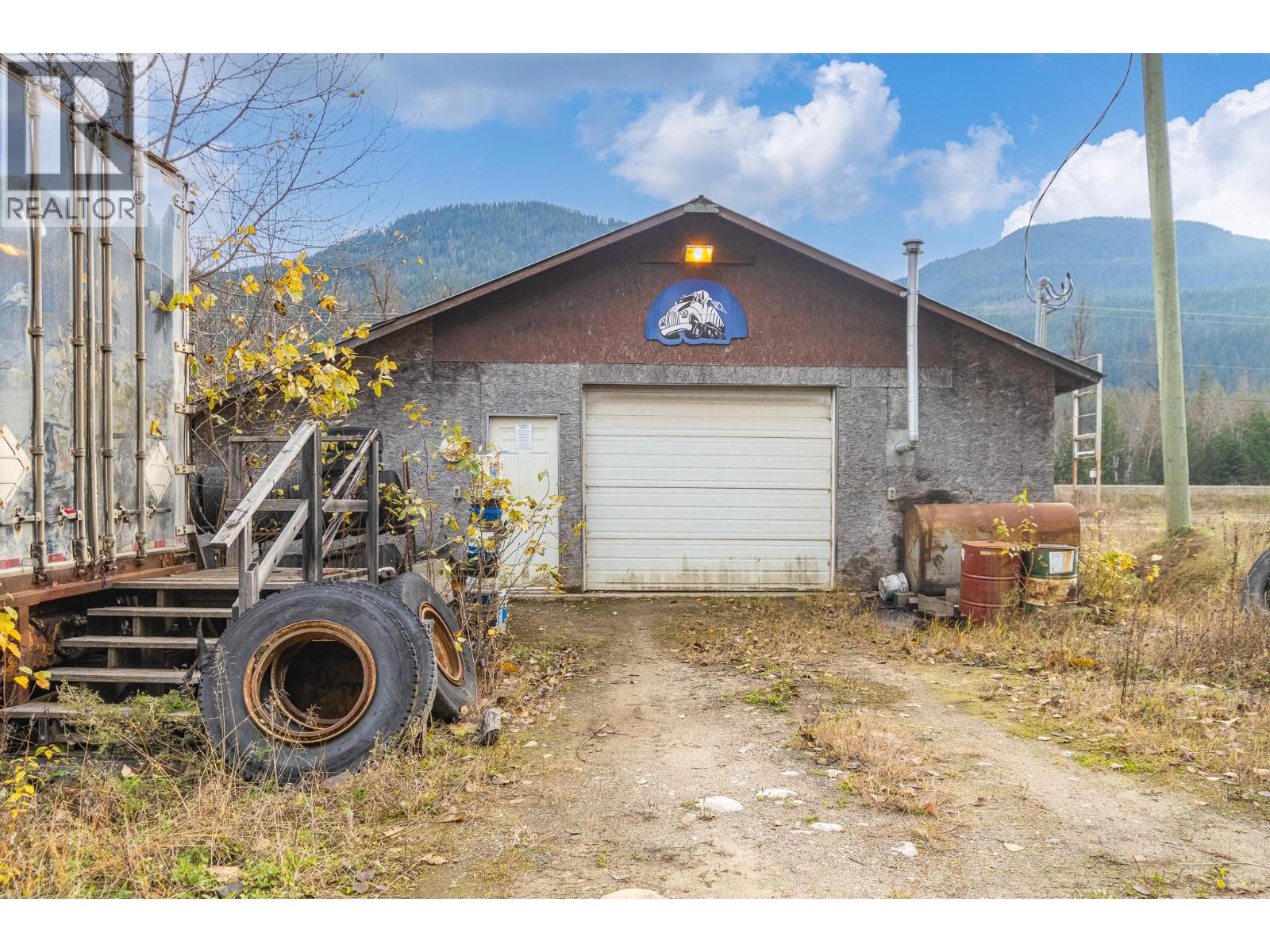  5487 Prosh Frontage Road, Malakwa